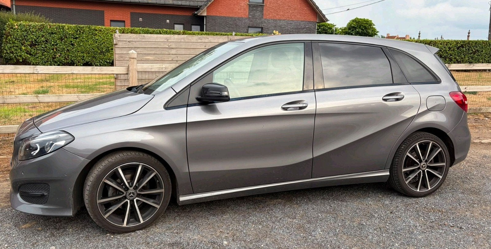 mercedes b 180 d, Auto's, Mercedes-Benz, Automaat, Leder en Stof, Particulier, Zilver of Grijs