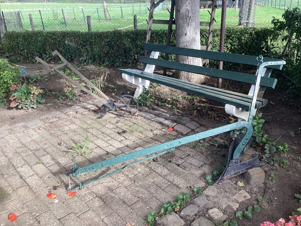Te koop oude ploeg en oude schoffel als decoratie, Ophalen, Gebruikt