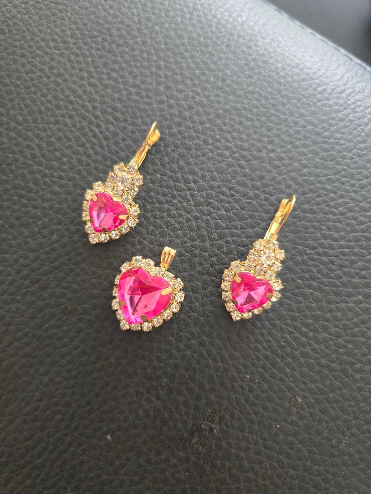 Set juwelen, Ophalen