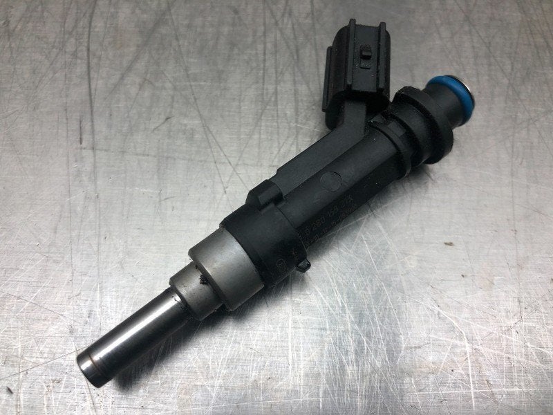 INJECTOR BRANDSTOF Toyota Yaris III (P13) (|2320947010|), Gebruikt, Toyota