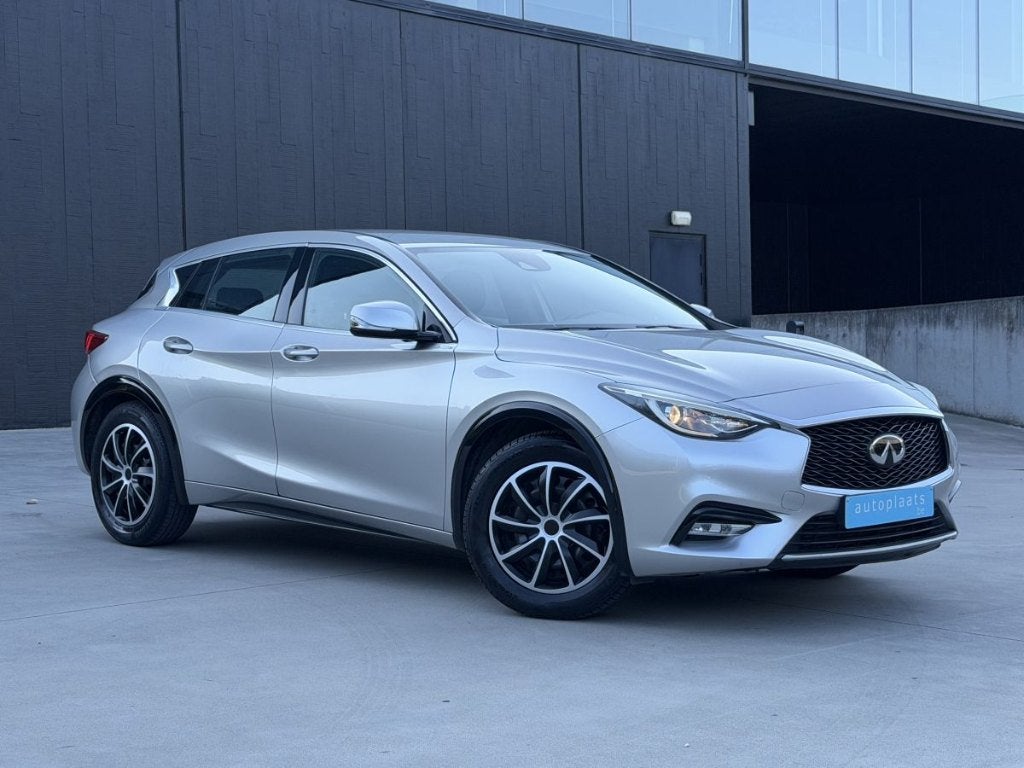 Infiniti Q30 1.5d 2016 Trekhaak Parkeersensoren, Autos, Argent ou Gris, Achat, Entreprise, Noir