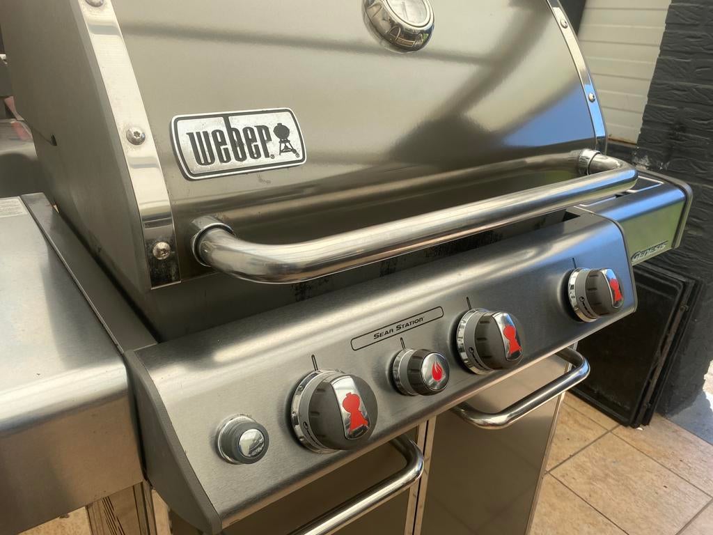 Weber Genesis E-330 smoke grey gasbarbecue i.z.g.st., Ophalen, Zo goed als nieuw