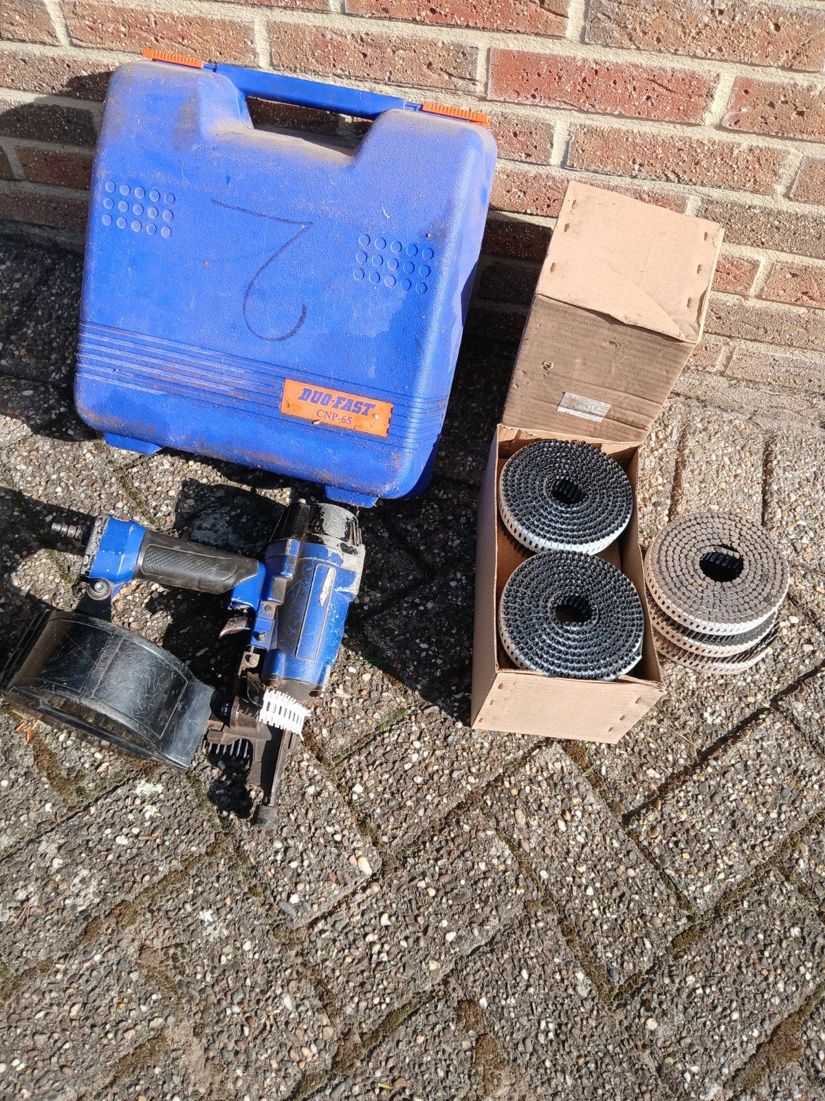 duo  fast Nagel pistol op luchtdruk., Ophalen