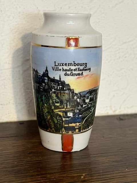 Vase souvenir vintage de la ville de Luxembourg, Enlèvement