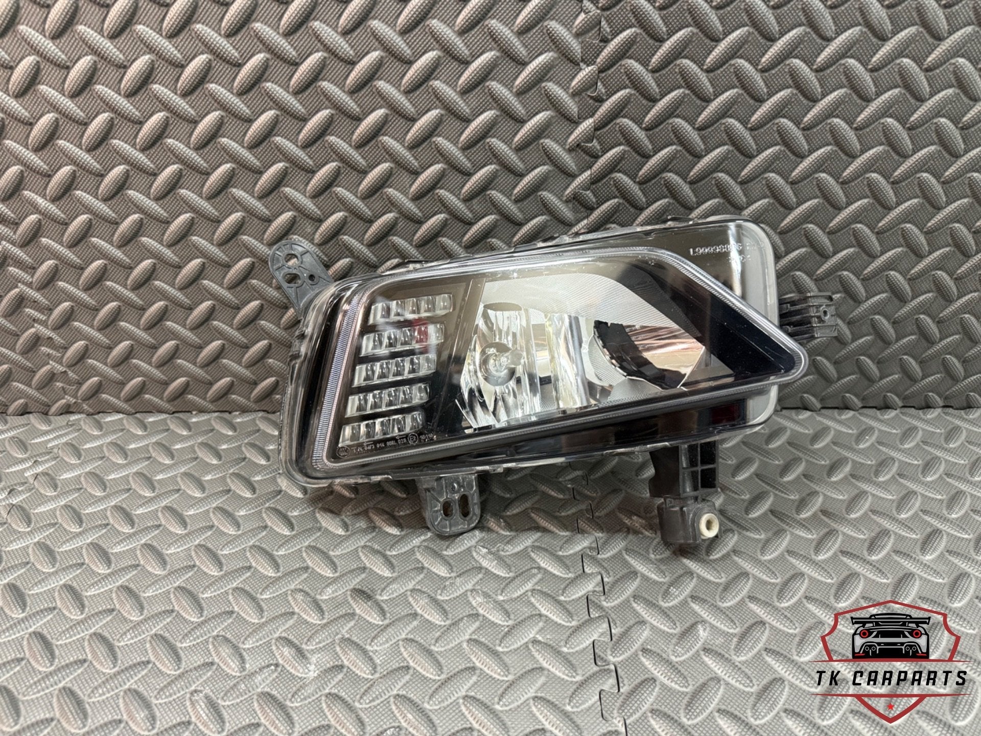Phare antibrouillard droit pour Volkswagen Polo 2G 2G0941662, Autos : Pièces & Accessoires, Éclairage, Neuf, Volkswagen, Volkswagen AG
