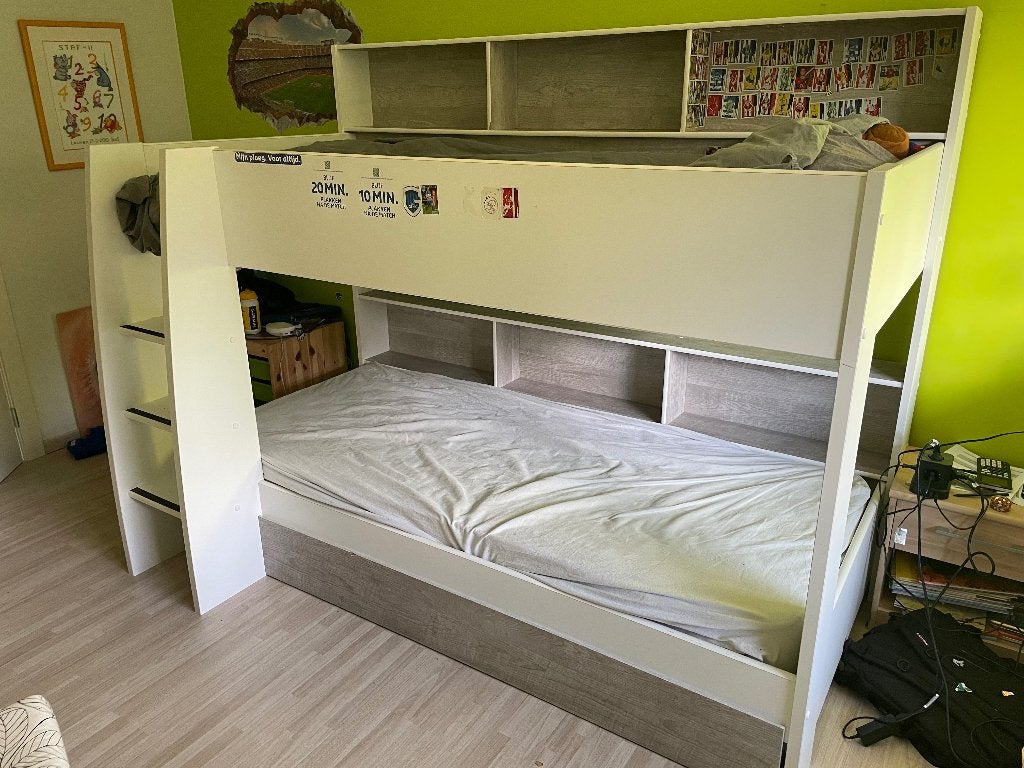 Stevig en handig stapelbed inclusief matrassen, Ophalen, Gebruikt, Stapelbed