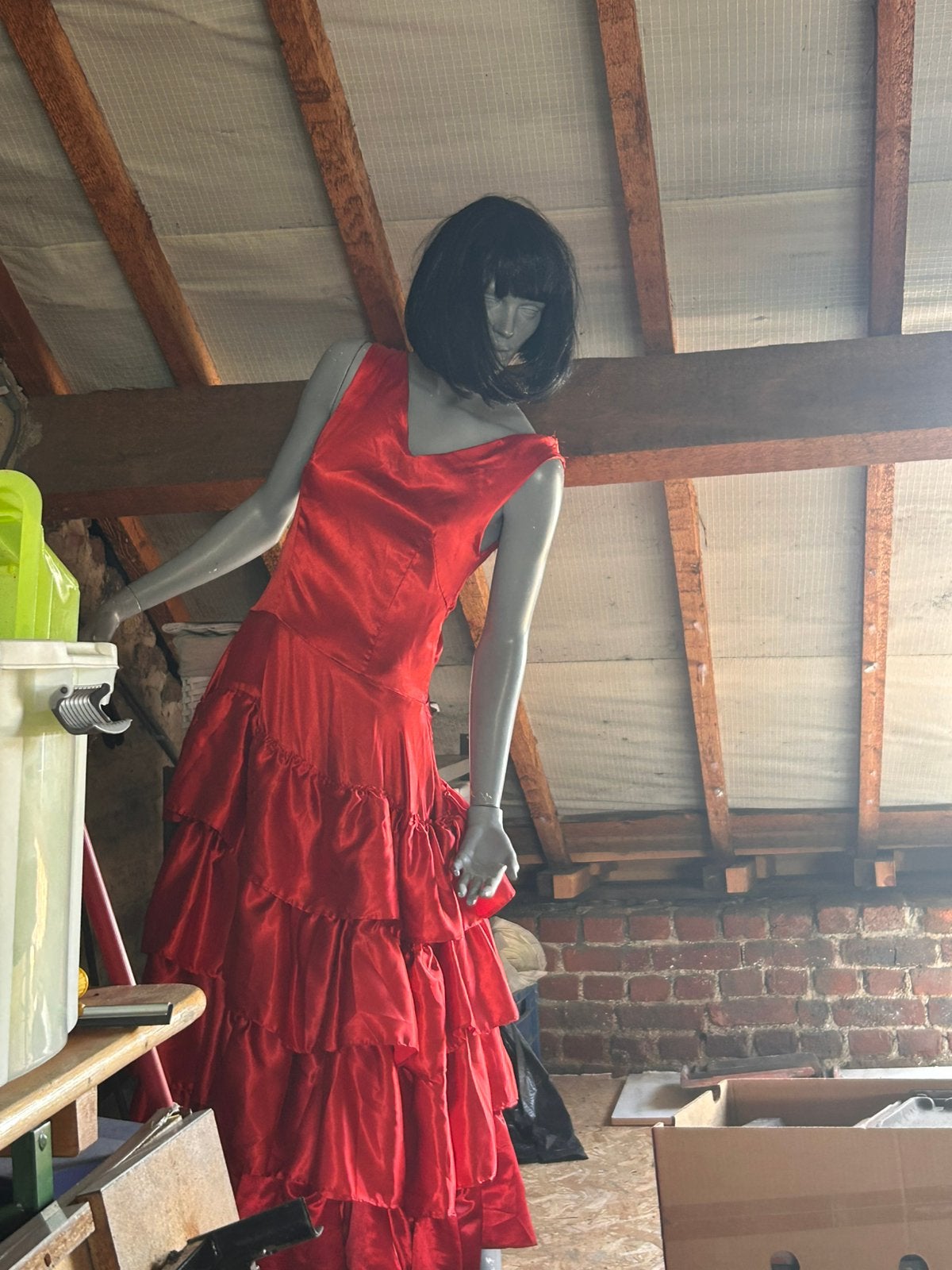 Mannequin femme sur pied dzmontable é plusieurs parties, Enlèvement