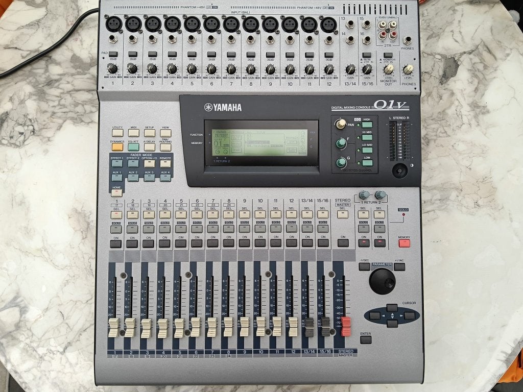 Yamaha Table de Mixage 01V, Enlèvement