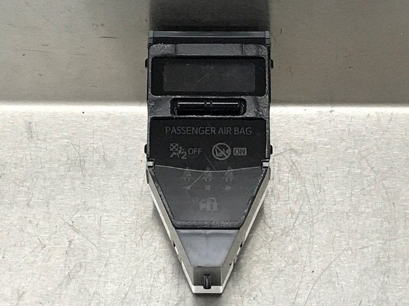DIVERS Toyota Auris Touring Sports (E18) (|8391002200|), Utilisé, Toyota