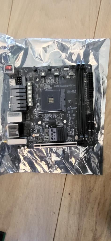 ASRock Fatal1ty B450 Gaming-ITX/ac, Computers en Software, Moederborden, Ophalen
