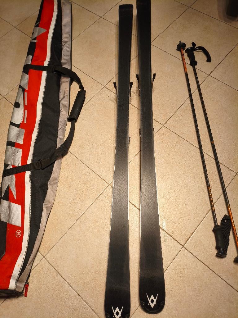 Équipement de ski complet Völkl  (skis, bâtons, housse), Sports & Fitness, Autres marques, Skis, Enlèvement, Utilisé
