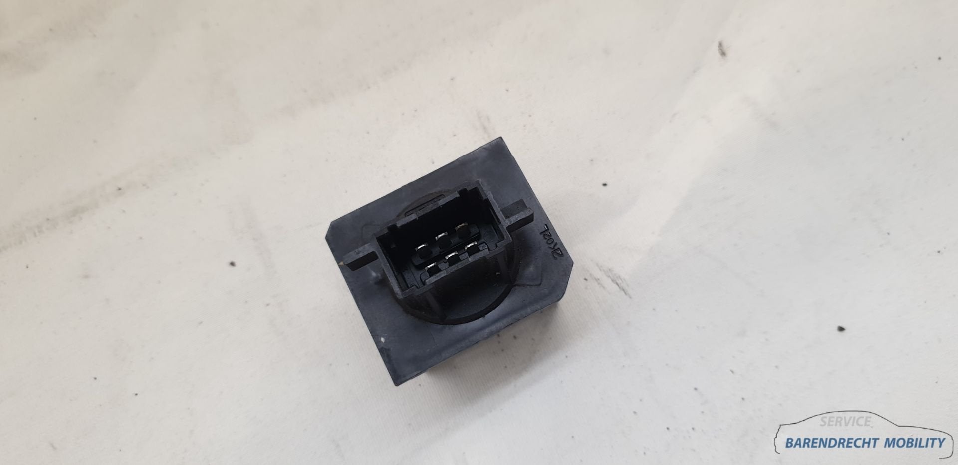 Kachelweerstand Peugeot 206 zwarte stekker origineel gebruik, Taurusavenue 1
2132 LS  Hoofddorp, NL, Gebruikt, Contact.group@renault.com