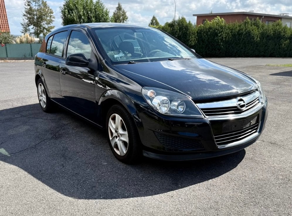 Opel aatra 1.6 benzine €5, Auto's, Voorwielaandrijving, Euro 5, Stof, Zwart