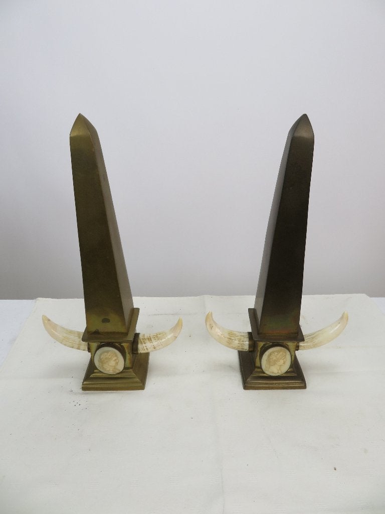 2 obelisken, 38 cm hoog, +- 4 kg, Ophalen