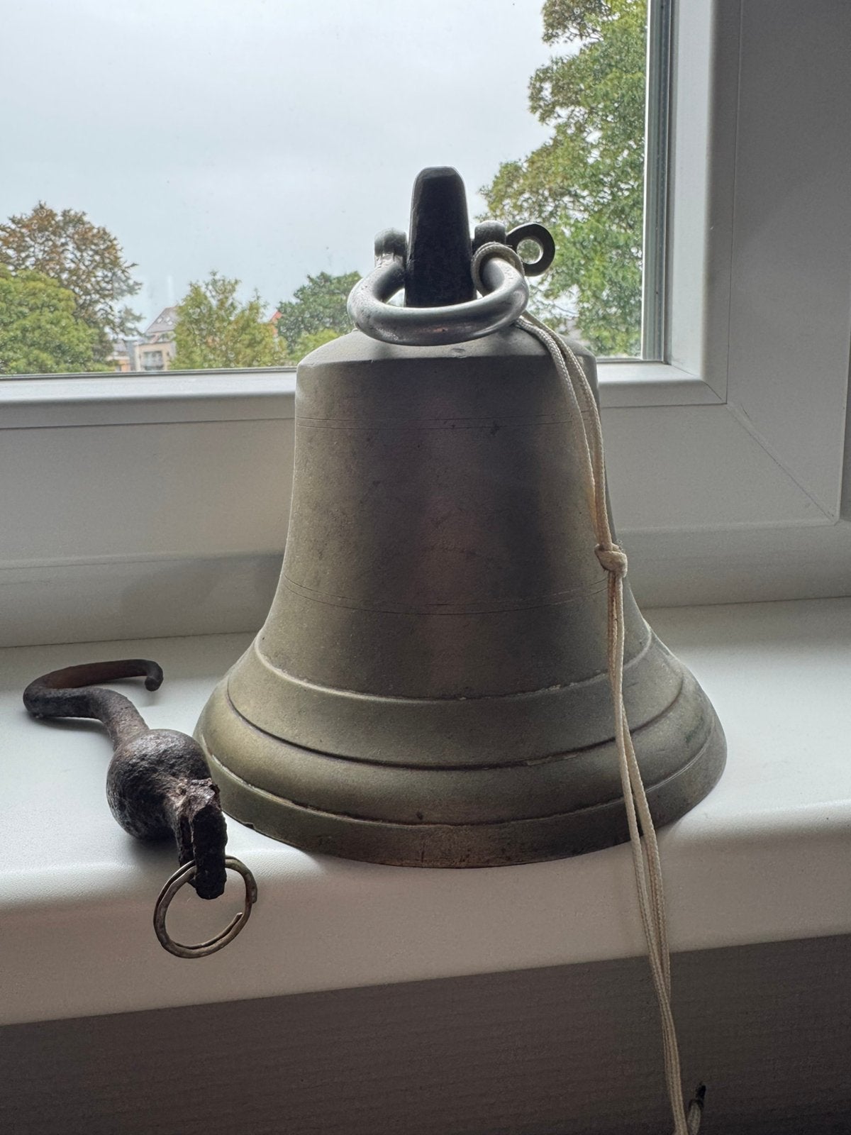 Authentieke bronzen scheepsbel / maritieme klok met klepel, Enlèvement