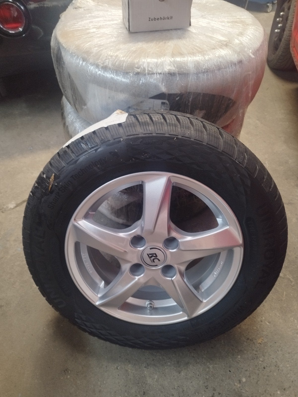 nieuwe banden op nieuwe velgen, Ophalen, 15 inch, Nieuw, Winterbanden
