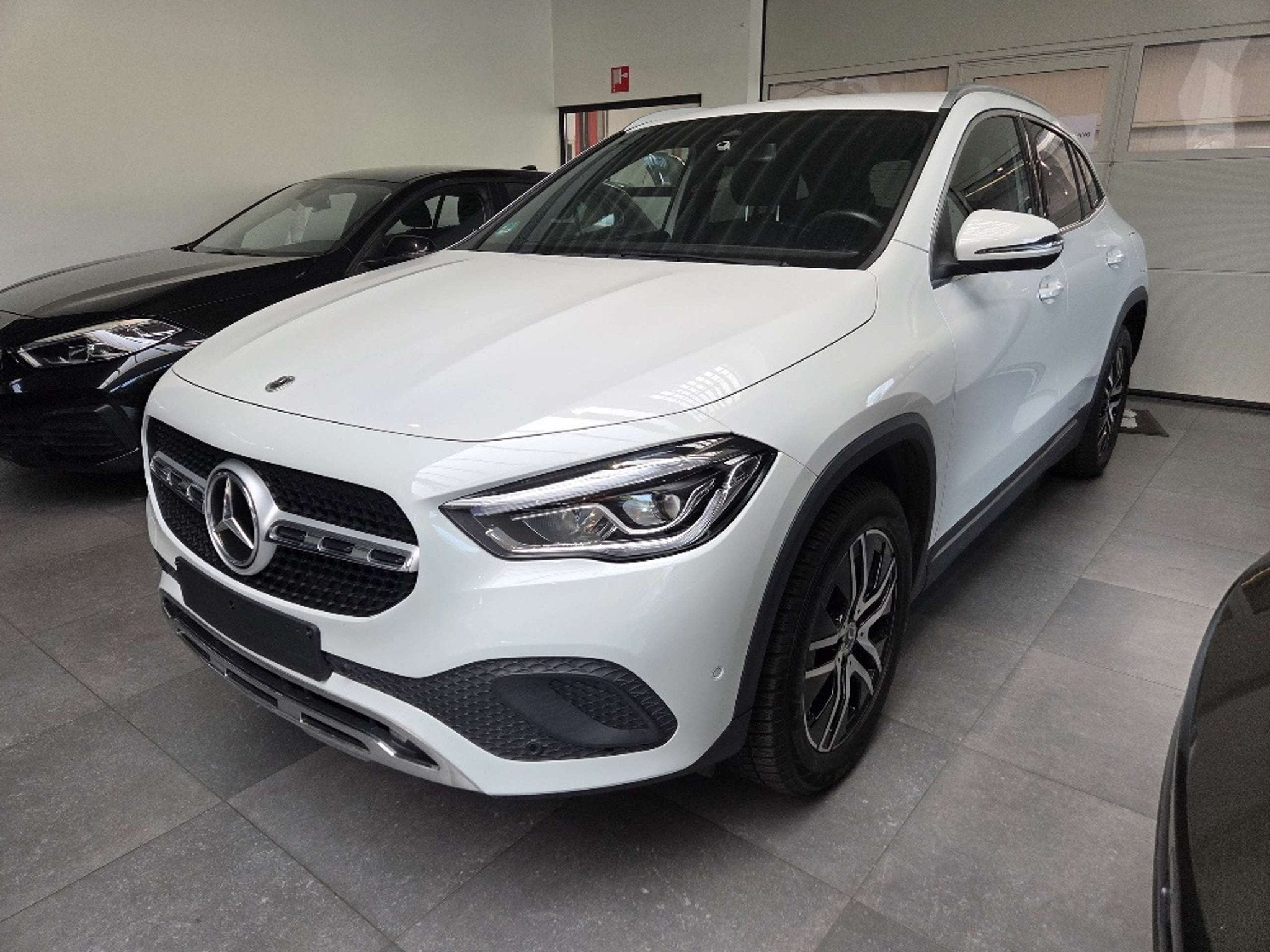 Mercedes-Benz GLA 250 GLA 250 e PHEV Business Line, Automaat, Gebruikt, 4 cilinders, Wit