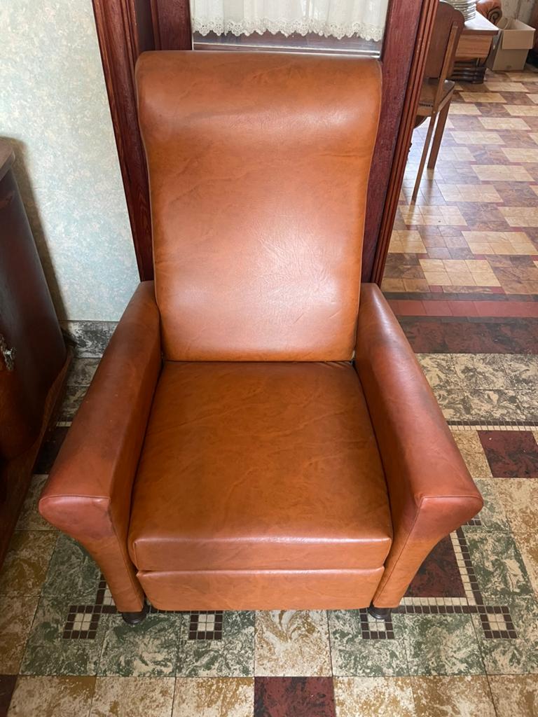 fauteuil en cuir vintage relax cognac tres bon etat, Ophalen