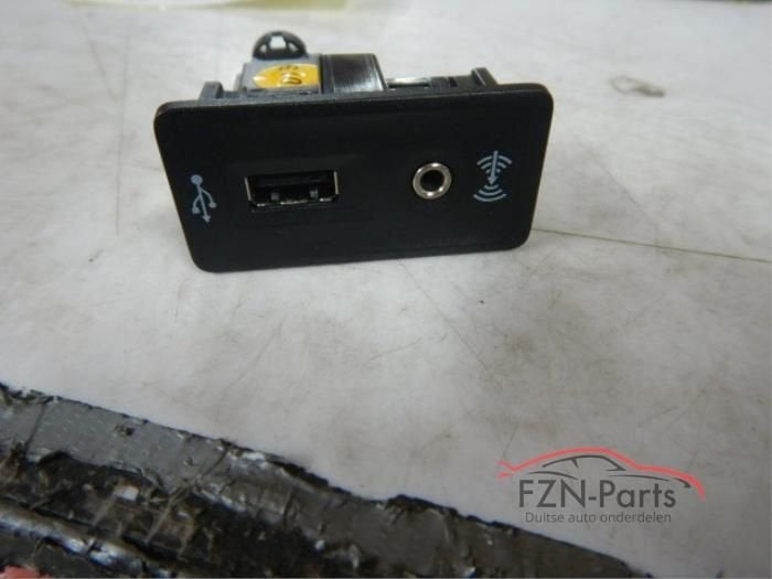 VW Golf 7 USB Aansluiting, Ophalen of Verzenden, Gebruikt