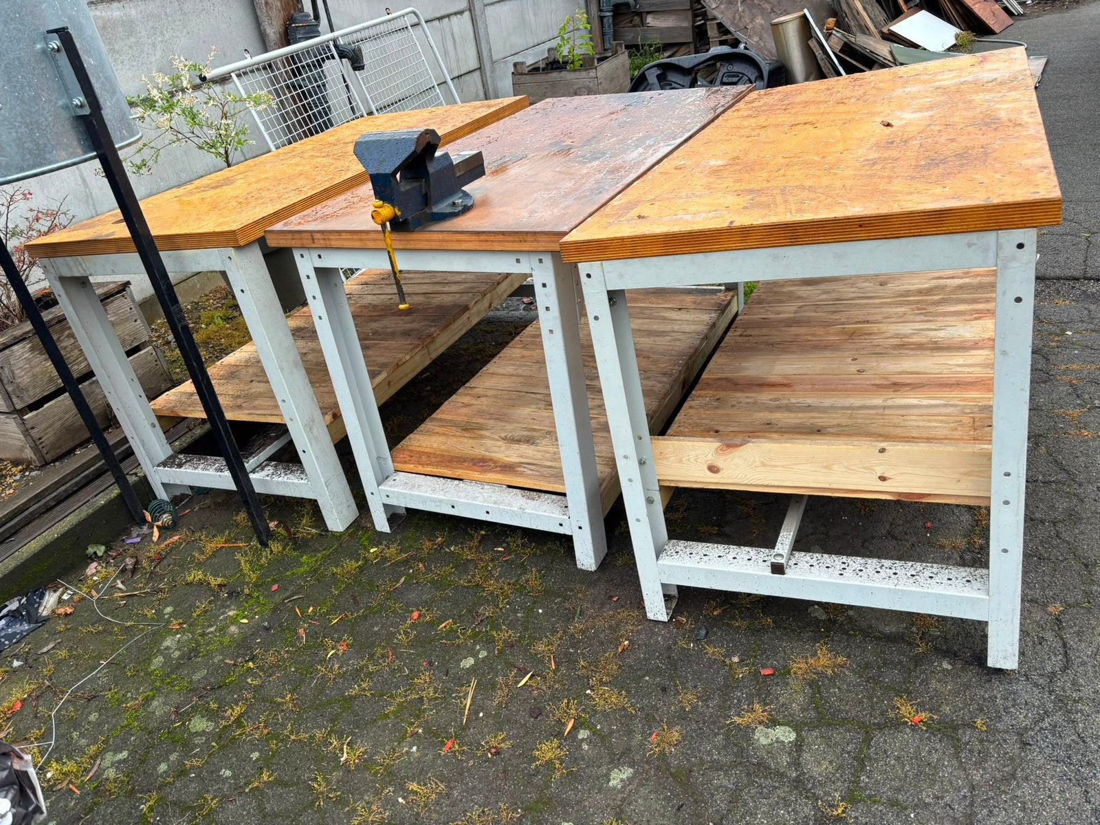 3 werkbanken met 1 bankschroef apart of samen verkrijgbaar, Doe-het-zelf en Bouw, Ophalen, Gebruikt, 120 tot 170 cm, Bankschroef
