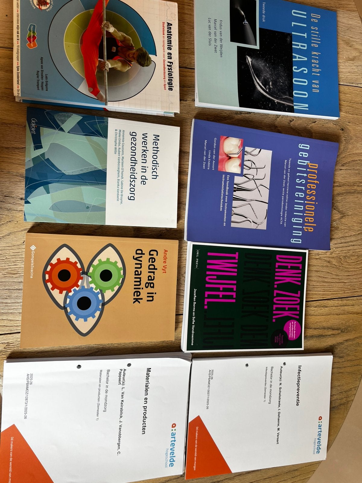 Studieboeken 1e jaar bachelor Mondszorg, Livres, Enlèvement ou Envoi, Comme neuf, Enseignement supérieur professionnel