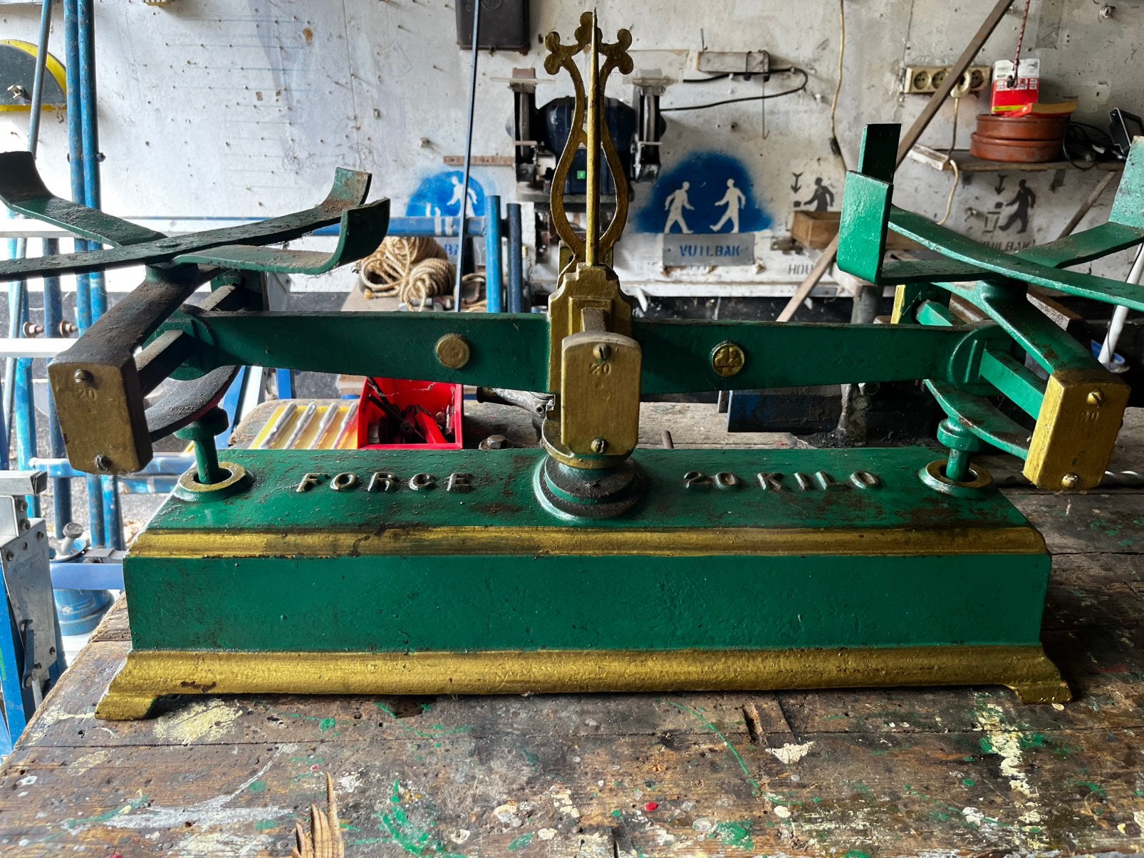 Vintage gietijzeren weegschaal, Doe-het-zelf en Bouw, Weegschalen, Ophalen, Gebruikt, Vloerweegschaal, Minder dan 50 kg