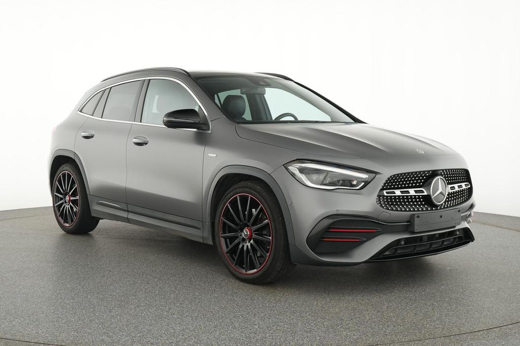 Mercedes-Benz GLA 180 d AMG Line + SPECIAL EDITION + LEDER +, Auto's, Gebruikt, Euro 6, 4 cilinders, 116 pk