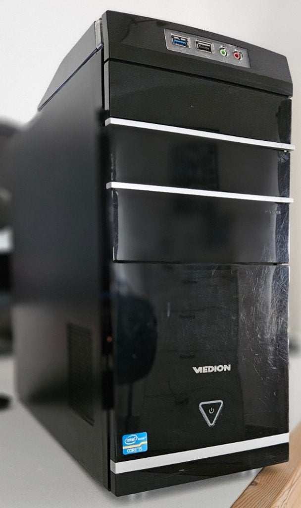 AKOYA MD8816 I5 3350P 8G RAM SSD 250G RADEON R7 370 WIN 10, Computers en Software, Desktop Pc's, Met monitor, MEDION AKOYA, 250 GB + 500 GB
