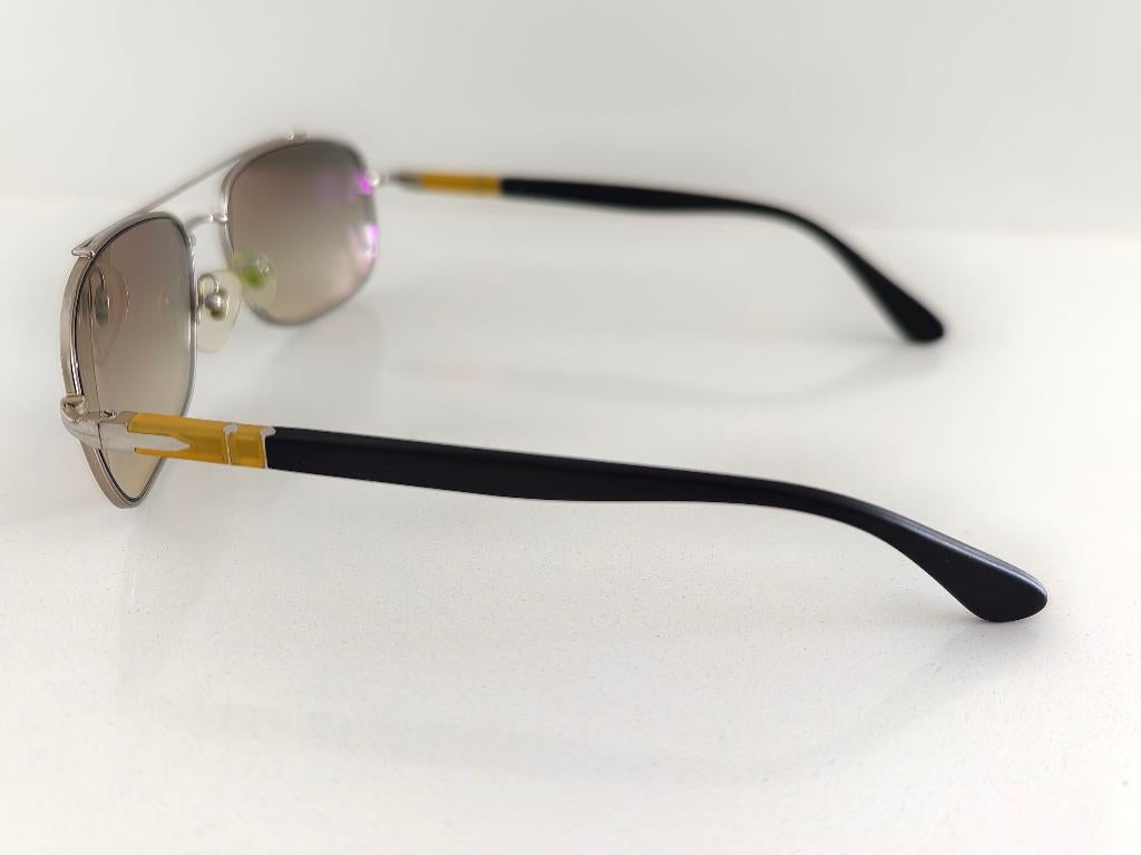 Prachtige Vintage Persol 2405 S incl case (nieuwstaat), Handtassen en Accessoires, Zonnebrillen en Brillen | Heren, Zo goed als nieuw