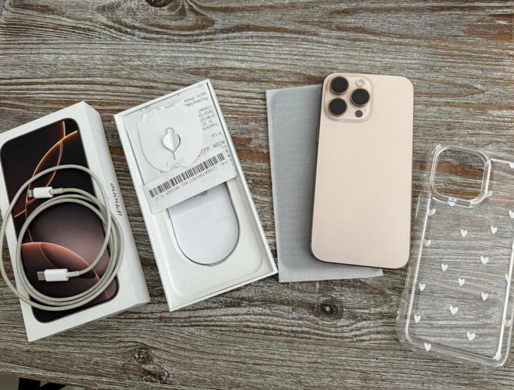 iPhone 16 Pro Max 256 Go - parfait état, Télécoms, Téléphonie mobile | Apple iPhone, 256 GB, Enlèvement ou Envoi, Or, IPhone 16 Pro Max