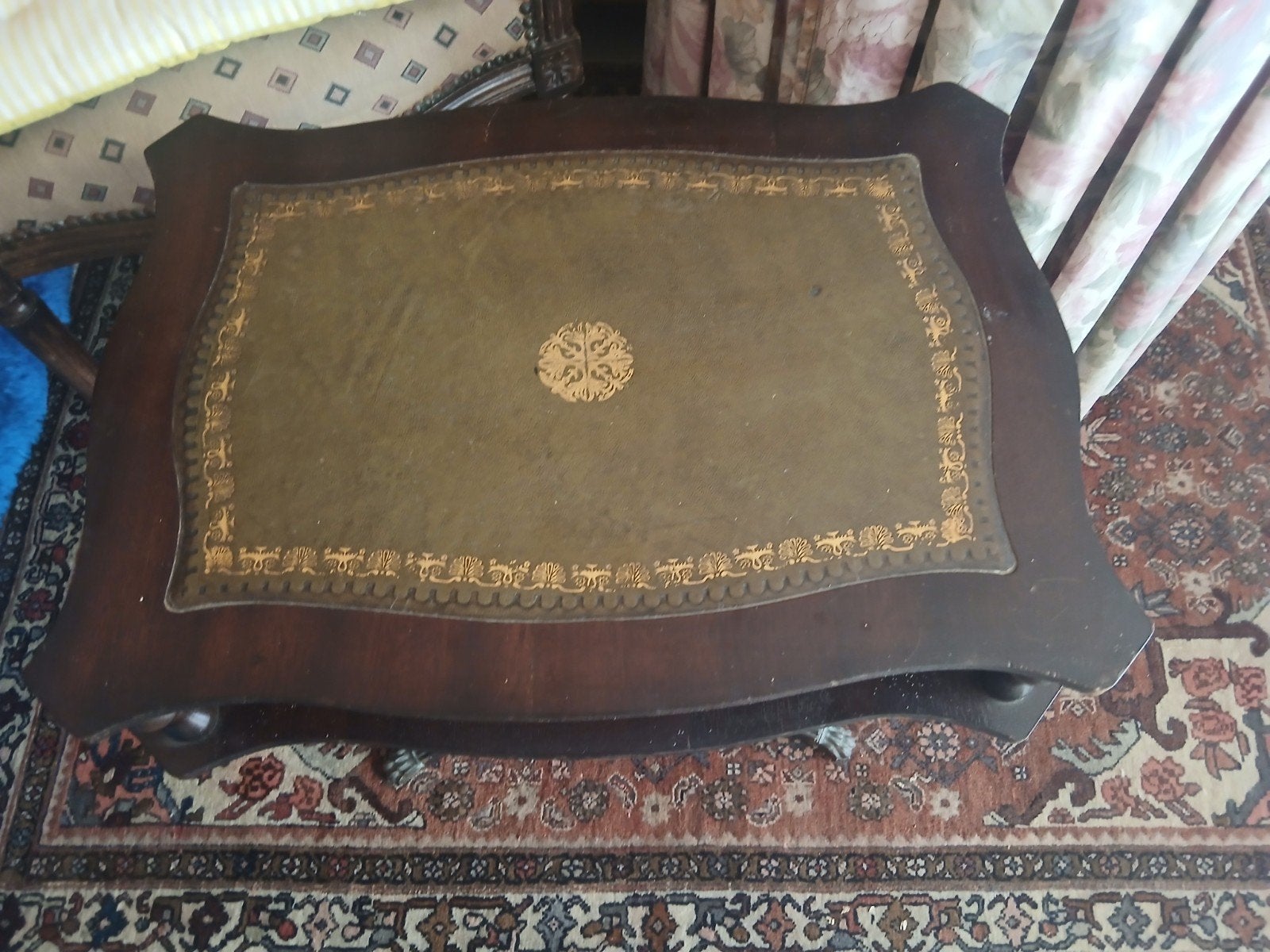 klassieke Engelse tijdschtiften tafel met leeuwepootjes, Ophalen