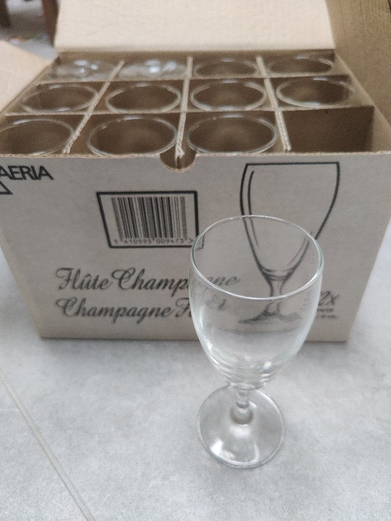 12 flûtes à Champagne, Collections, Enlèvement