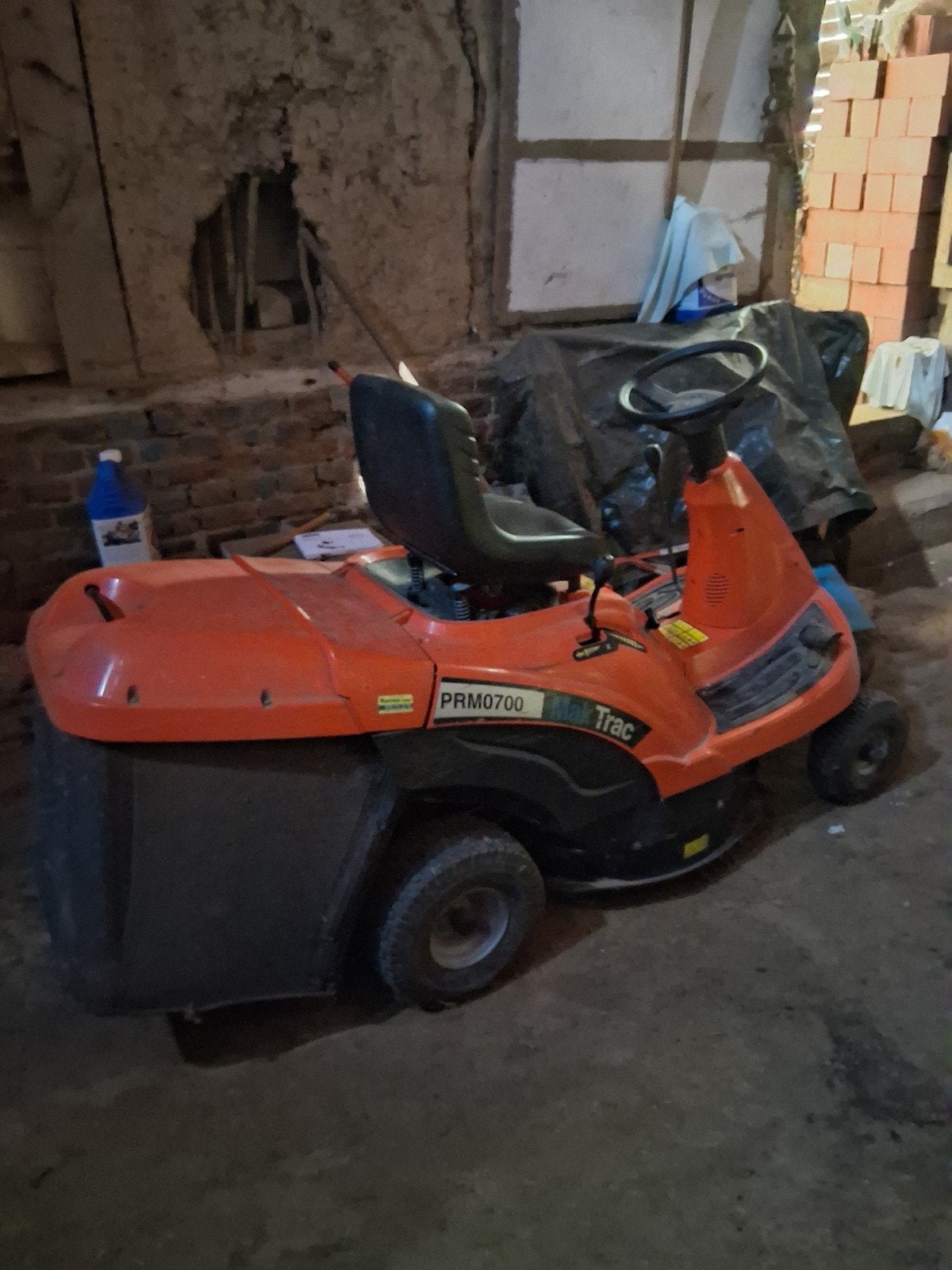 La tondeuse autoportée Makita PRM0700 a été retirée en raiso, Jardin & Terrasse, Tondeuses autoportées, Moins de 90 cm, Enlèvement