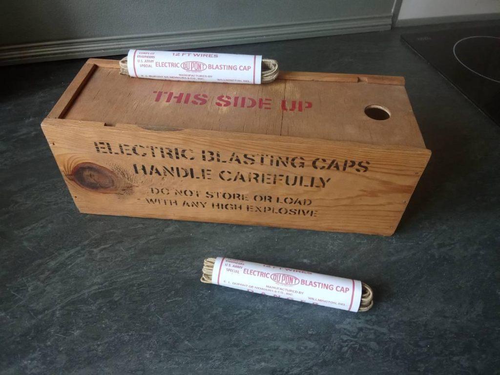 Caisse WW2 - Electric blasting caps ( + 2 accessoires ), Enlèvement ou Envoi