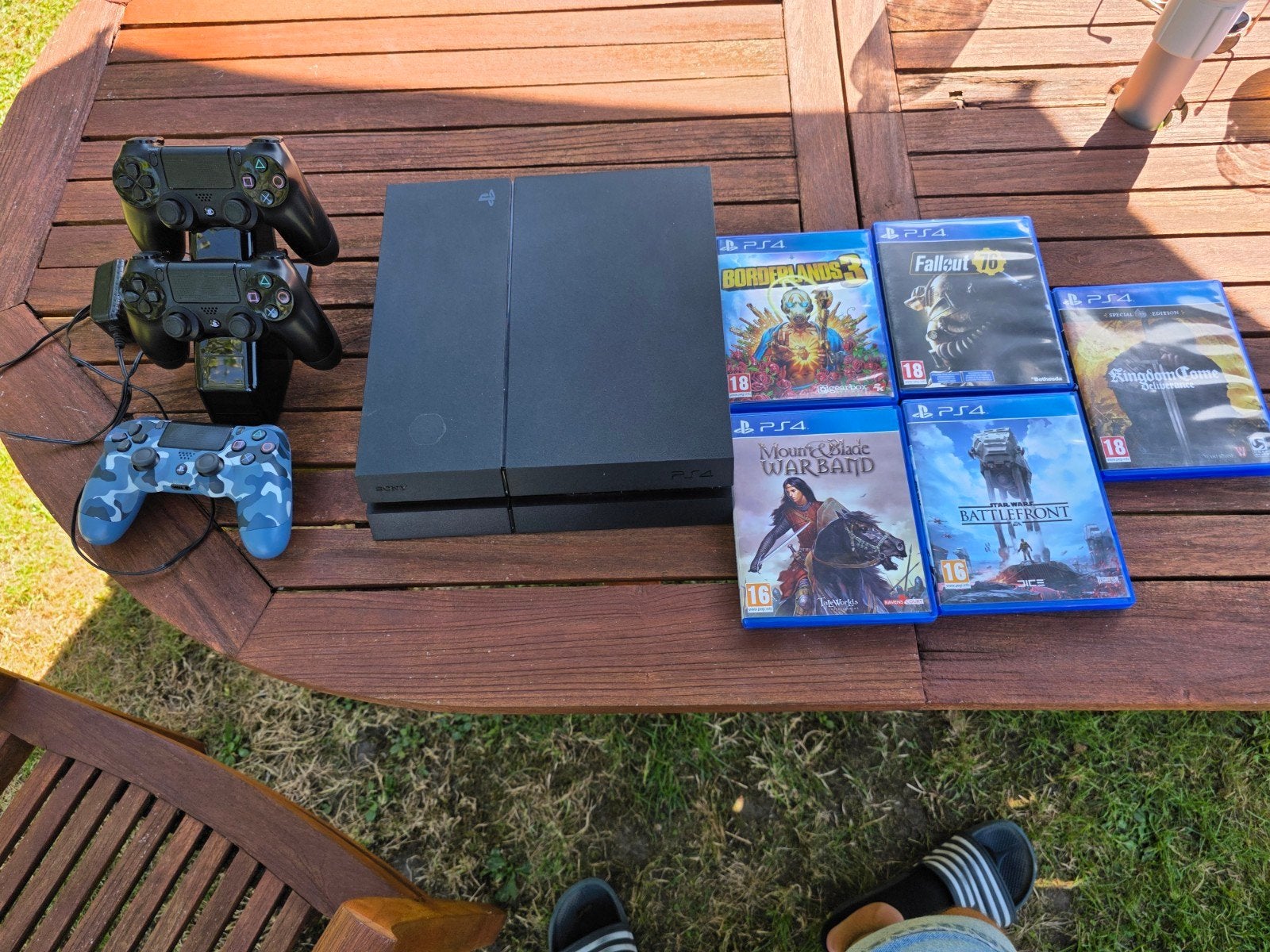 PS4 1TB, 3 controllers, docking en 5 games, Ophalen, Gebruikt
