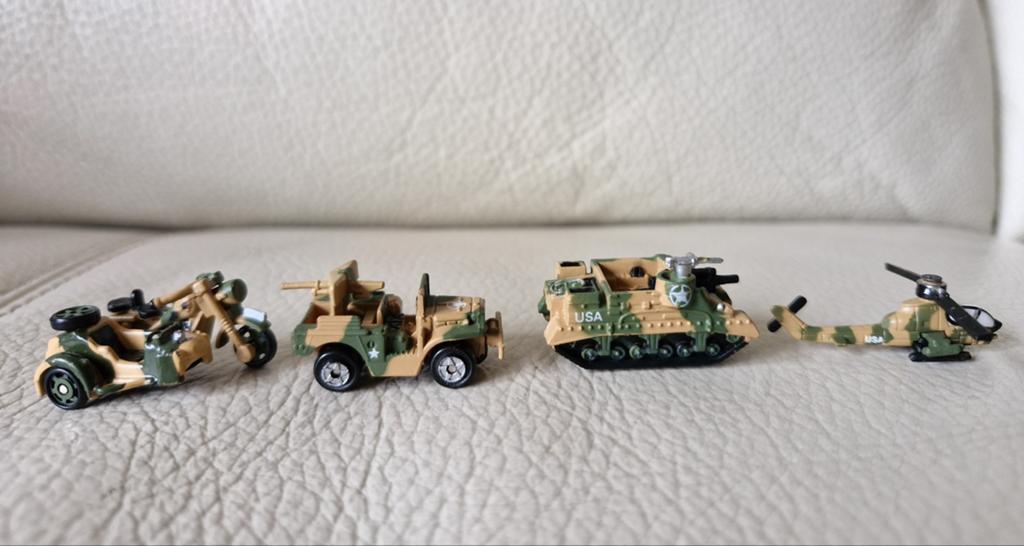 4 Micro machines Usa Army
Leger tank
Galoob 1989, Ophalen of Verzenden