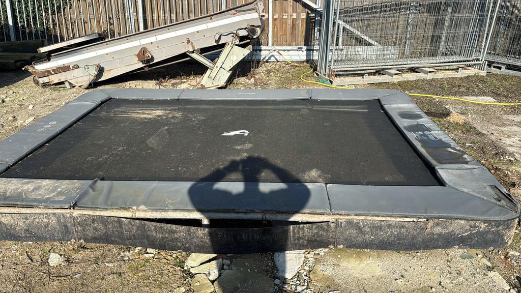 Akrobat trampoline 4x3 m, Ophalen, Gebruikt