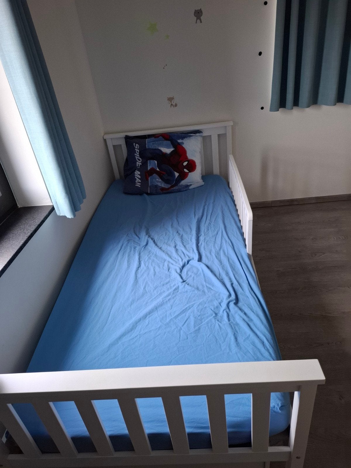 Eenpersoons bed met hekje en 2 opberglades en matras., Kinderen en Baby's, Ophalen, Matras
