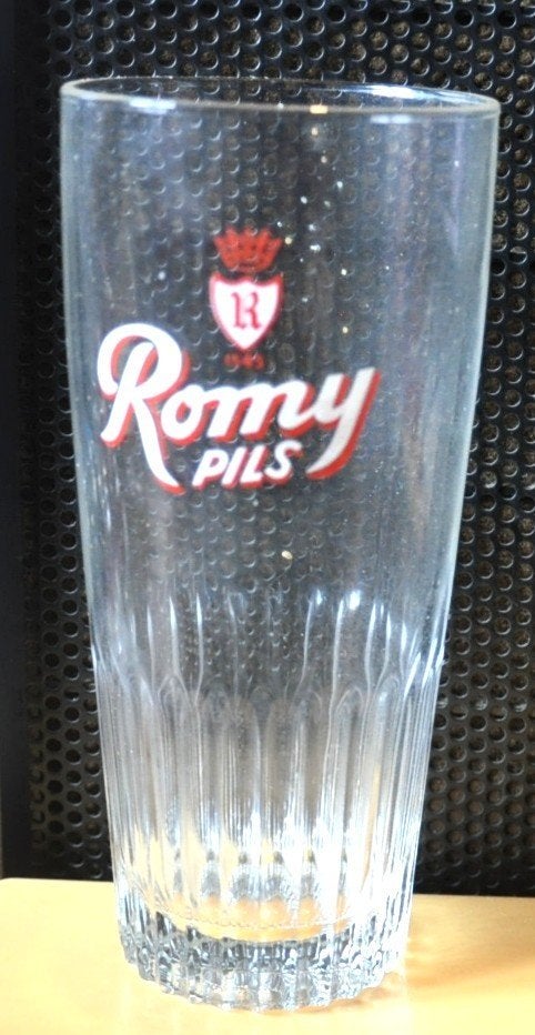 verre a biere romy pils ecriture blanche, Enlèvement ou Envoi, Utilisé, Verre ou Verres, Autres marques