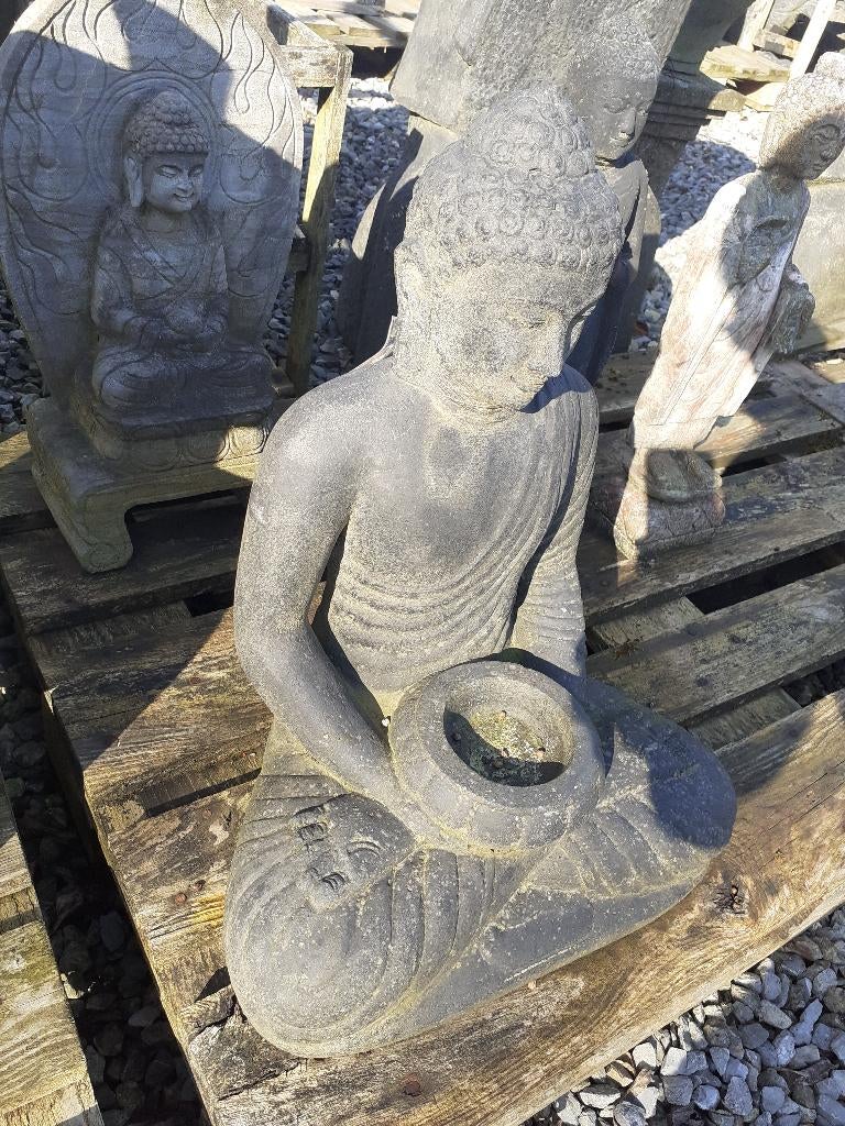 BUDDHA MET EEN GERECONSTITUEERDE STENEN KOM, Ophalen, Zo goed als nieuw, Overige materialen, Boeddhabeeld