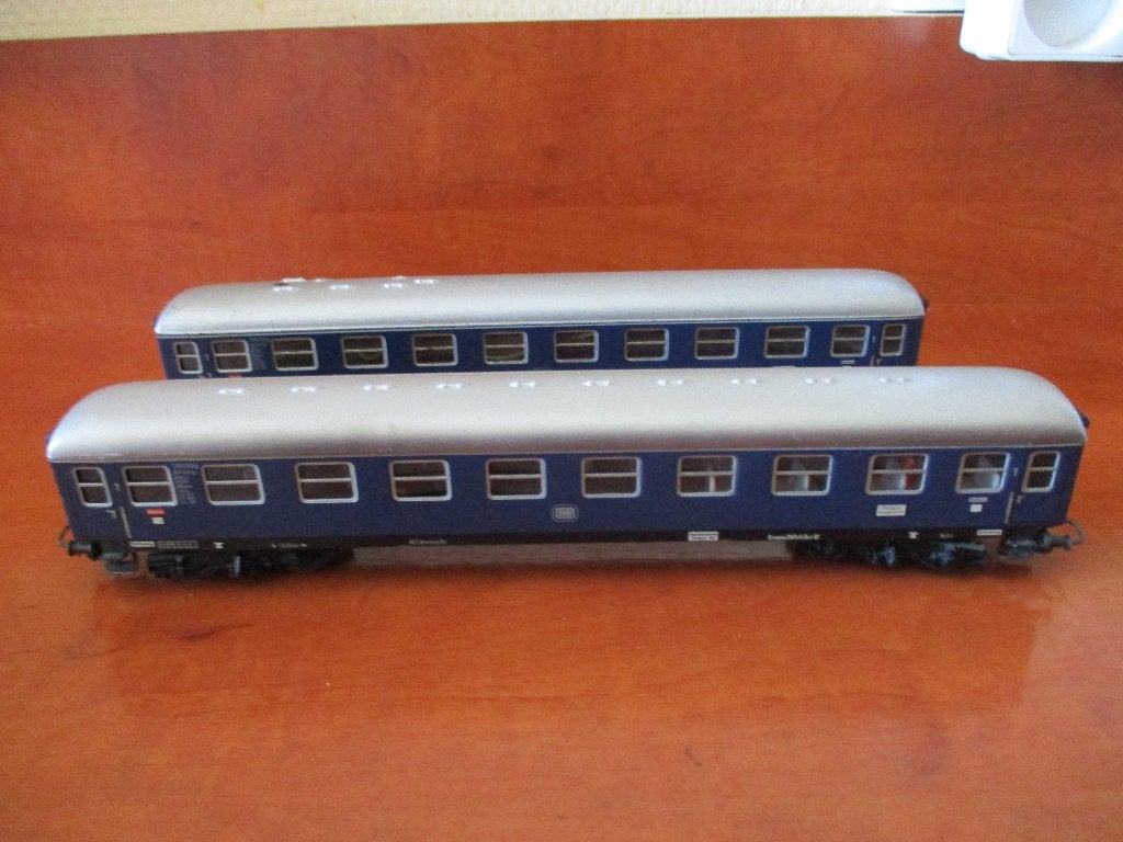 Voitures particulières bleues Märklin 2 avec feux DB, Hobby & Loisirs créatifs, Analogique, Enlèvement ou Envoi, Courant alternatif