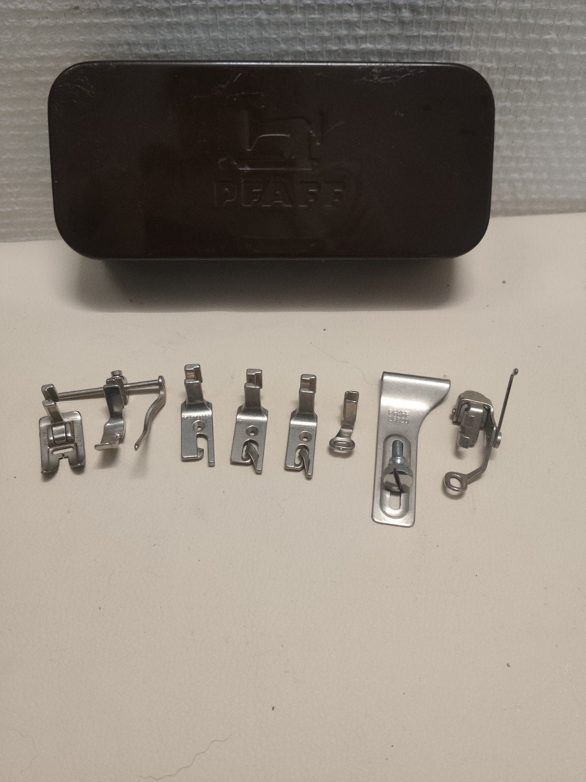 Lot accessoires pieds presseurs machines à coudre Pfaff 260, Hobby & Loisirs créatifs, Enlèvement ou Envoi, Accessoires, Pfaff