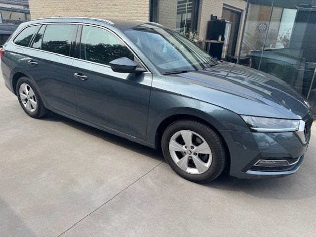 Skoda octavia 1.0 Tsi Dsg benzine Bouwjaar 6/2021, Auto's, Skoda, Automaat, Dealer onderhouden, Stof, Blauw