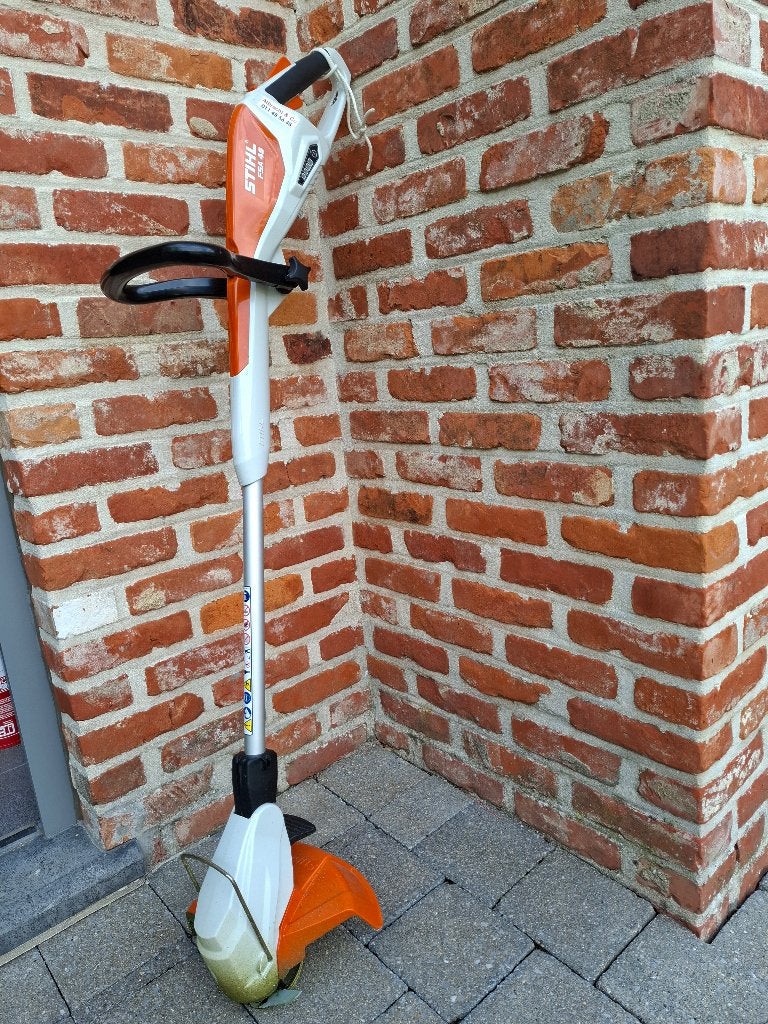 Grastrimmer, Tuin en Terras, Ophalen, Zo goed als nieuw, Accu, Sthil