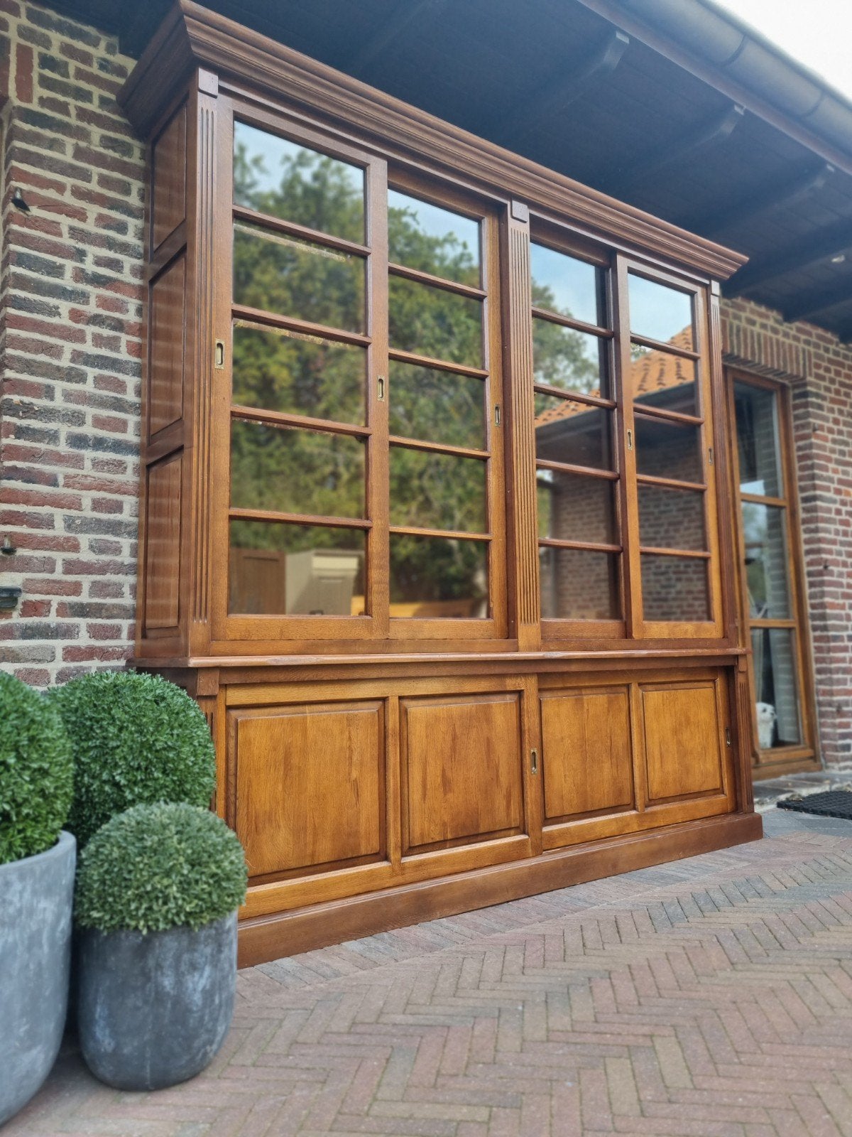 Buffet/vitrine en chêne flamant LIVRAISON GRATUITE