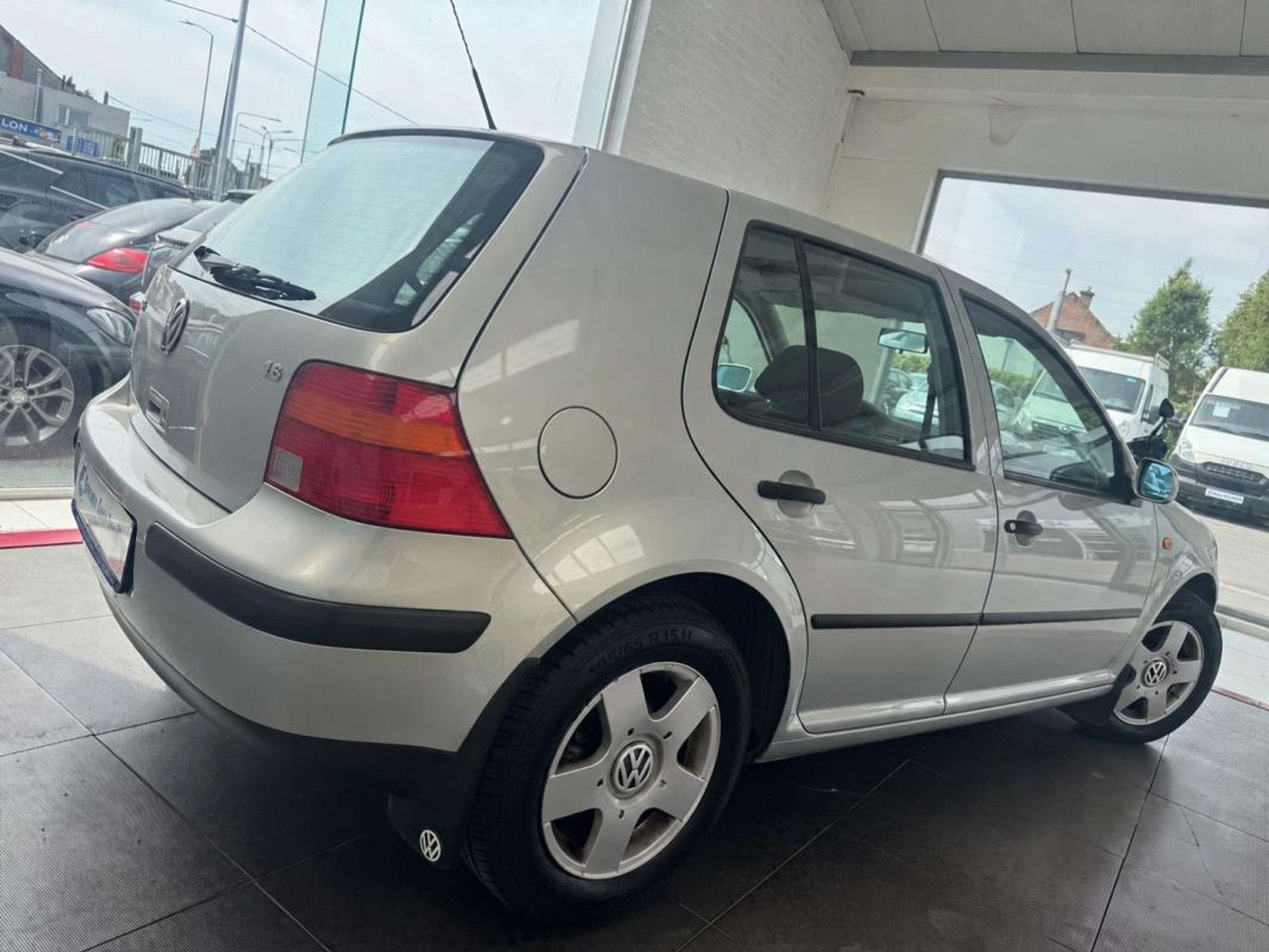 Volkswagen Golf 4 1.6 100CH BVA TOIT OUVRANT 91539KM GAR 12M, Autos, Achat, Entreprise, Volkswagen, 5 portes