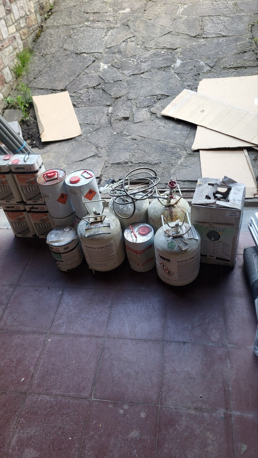 Lot de produits de construction IKO + pistolet pulvérisateur, Enlèvement, Utilisé
