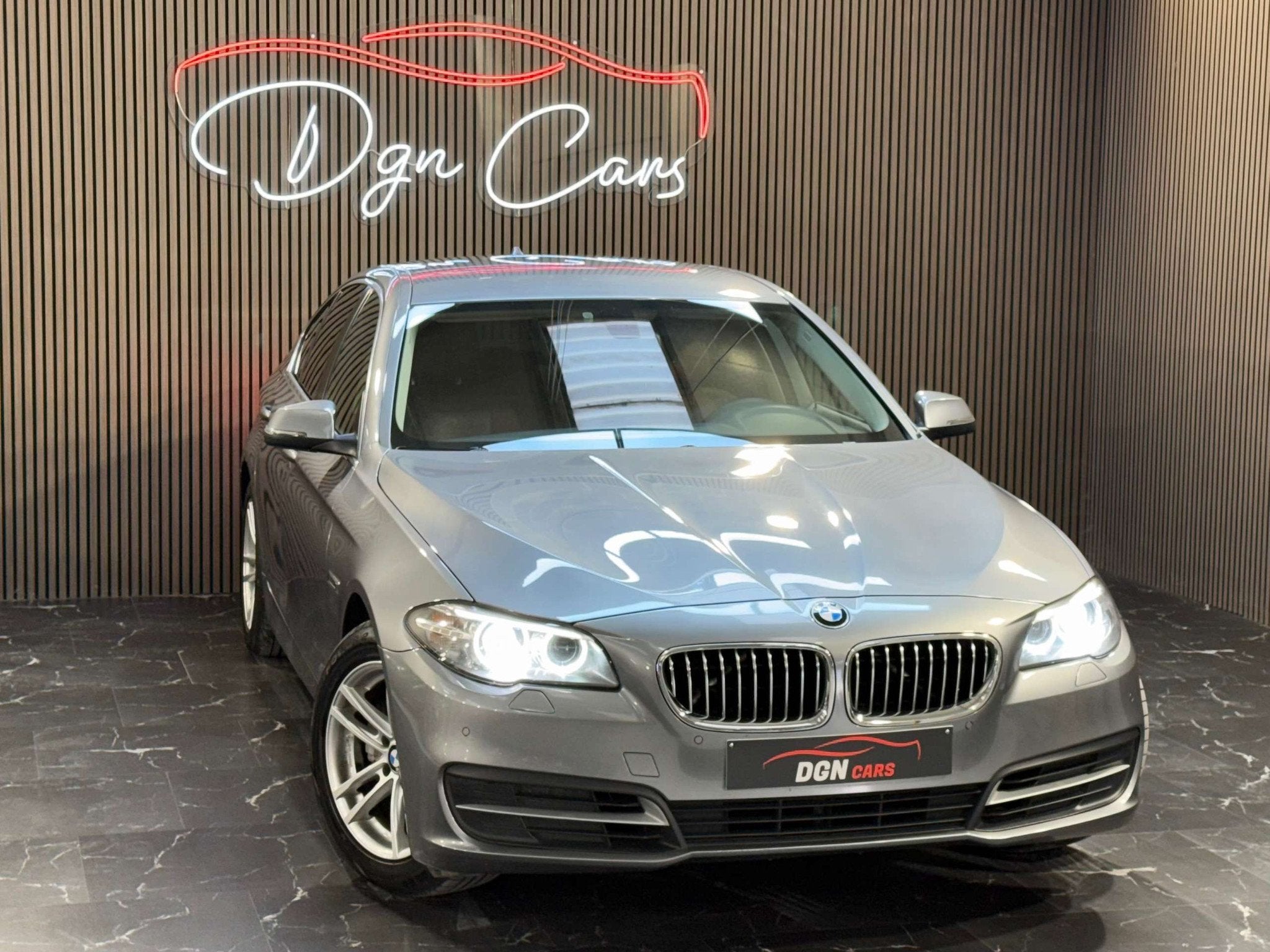 BMW 5 Serie 518 518 dA (automatique), Autos, Cuir, Argent ou Gris, Entreprise, https://public.car-pass.be/vhr/b650c5fc-3141-4fdf-bdfd-c1efdd1aba68