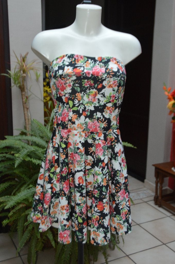 Strapless zomerjurk met bloemen, maat XS, zo goed als NIEUW!, Kleding | Dames, Jurken, Meerkleurig, Ophalen of Verzenden, Zo goed als nieuw