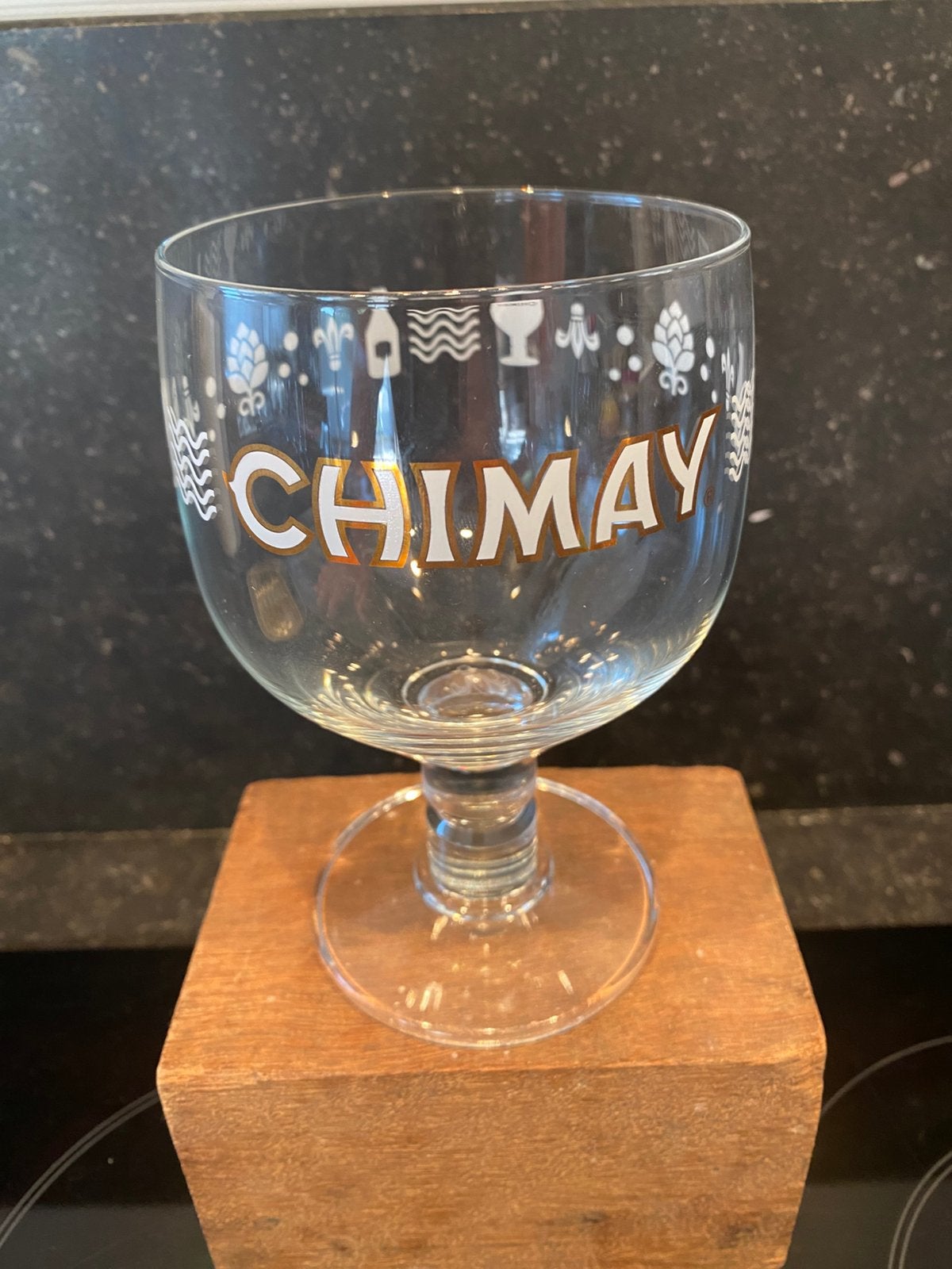 chimay glas met bedrukking en gegraveerde lelie, Verzamelen, Ophalen of Verzenden, Gebruikt, Glas of Glazen, Overige merken